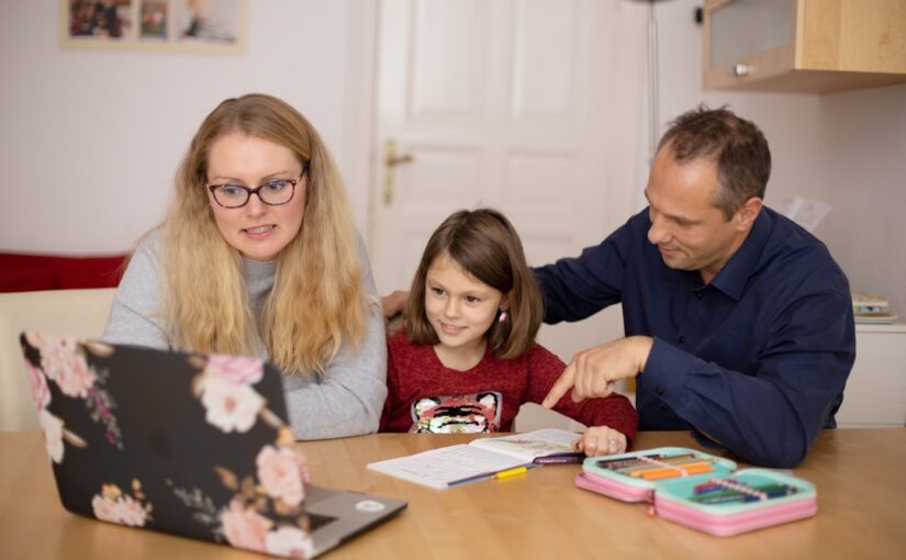 Vanhempien Hyvinvointi Ja Jaksaminen Autistisen Lapsen Kanssa